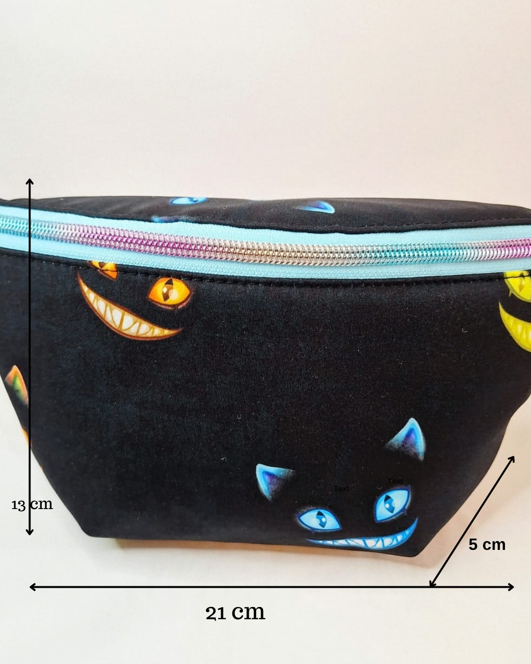 Grinsekatze – Kleine Bauchtasche aus Softshell | Hüfttasche mit Regenbogenreißverschluss & Katzenprint