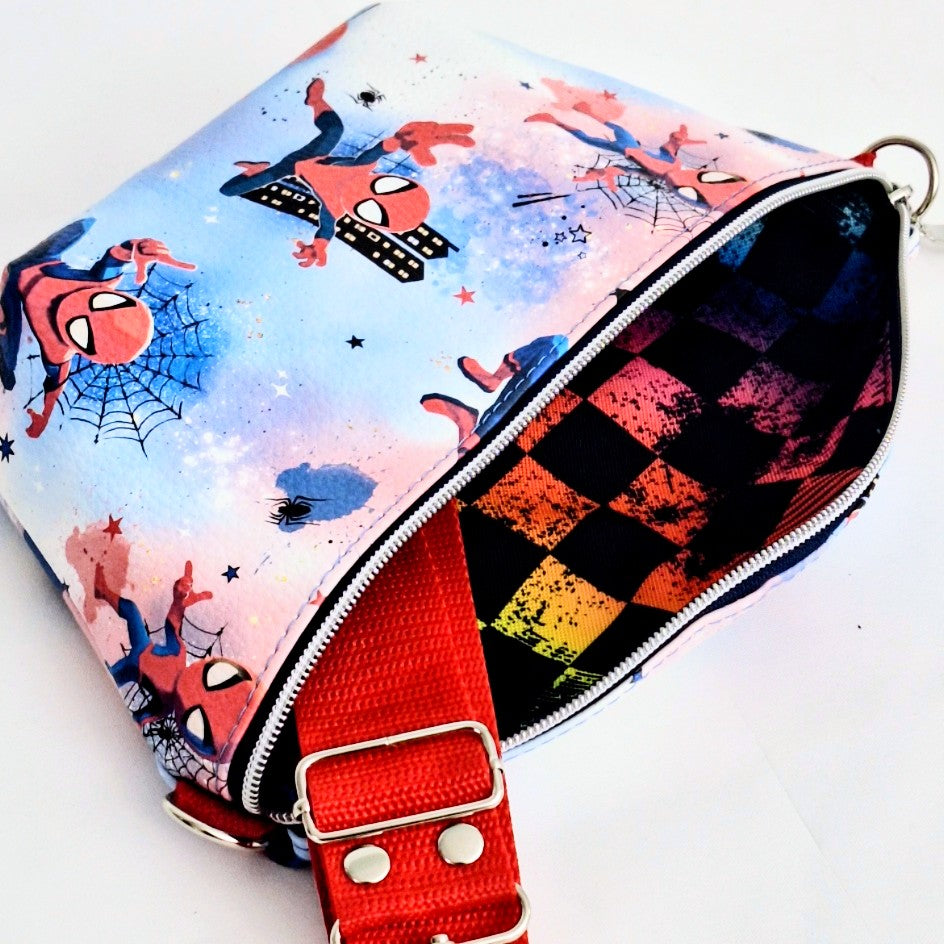 Bodybag Damen, Crossbody Tasche, Umhängetasche, wasserabweisende Tasche, kleine Schultertasche, handgemachte Tasche, Alltagstasche, Freizeittasche, Crossbody Bag Damen, praktische Bodybag.