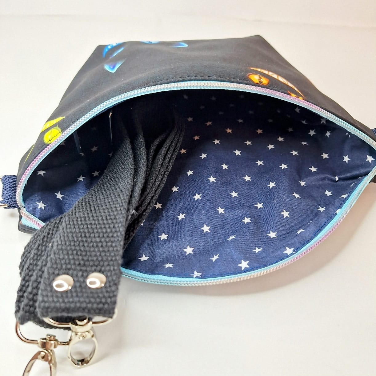 Grinsekatze – Kleine Bauchtasche aus Softshell | Hüfttasche mit Regenbogenreißverschluss & Katzenprint