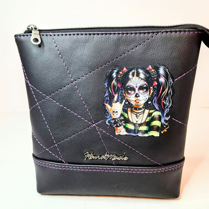 Kosmetiktasche Pretty Rebel – Kosmetiktasche aus Kunstleder | Kulturbeutel mit Gothic-Motiv & Baumwollfutter | Handmade